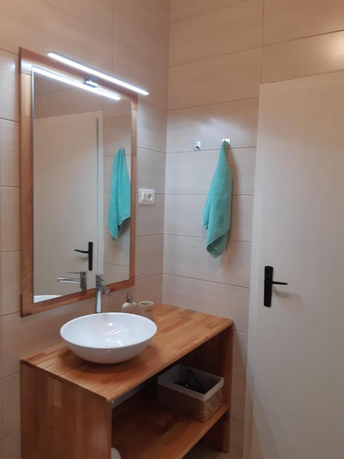 Socaland Apartmaji Luaran gambar