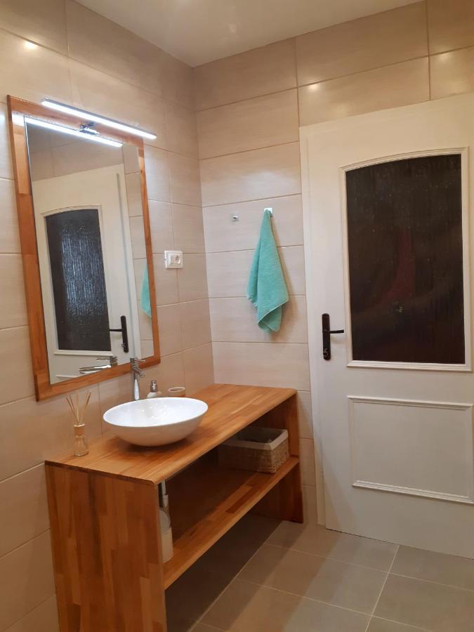 Socaland Apartmaji Luaran gambar